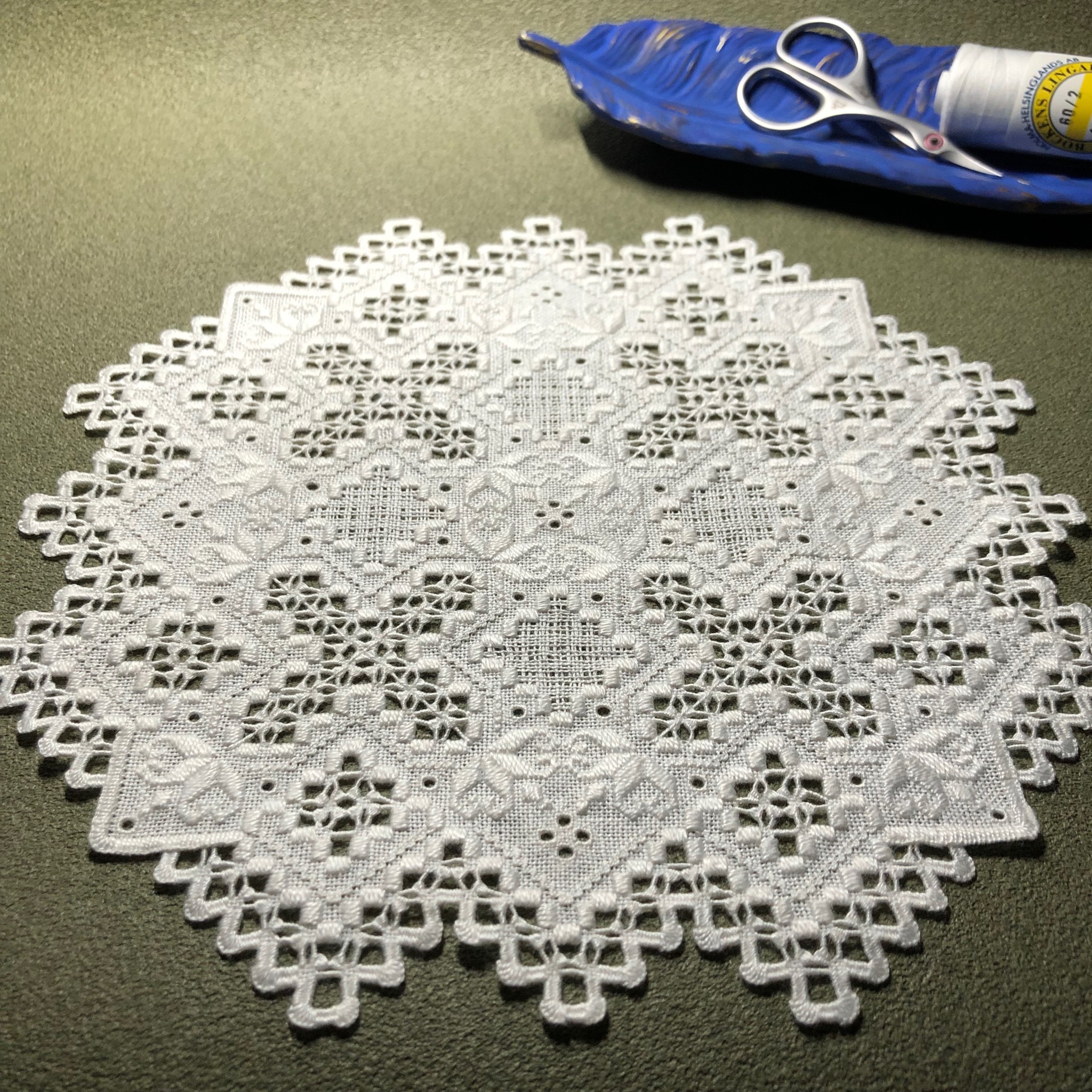 アンティーク 北欧ハーダンガー刺繍 レアな色糸ニードルワーク大判リネンクロス アンティーク 北欧ハーダンガー刺繍 レアな色糸ニードルワーク