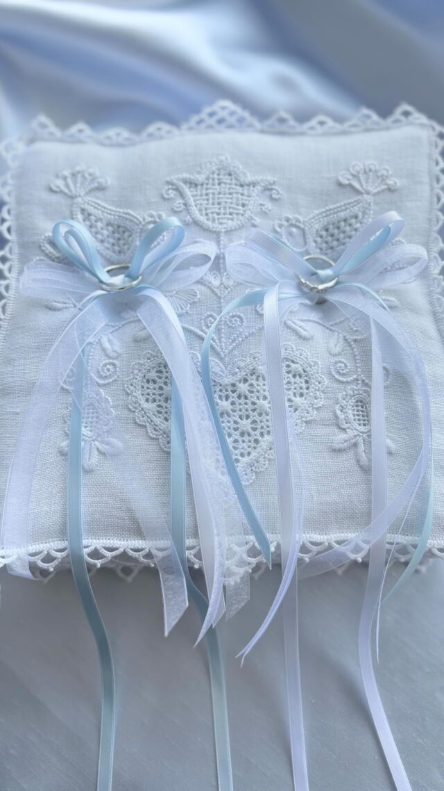 パールトーン加工済み【特選白大島紬⭐️刺繍付下げ】疋田文様 月 星 ホワイト 白 定期講座】御園二葉の北欧の白糸刺繍「ハーダンガー刺繍」※満席